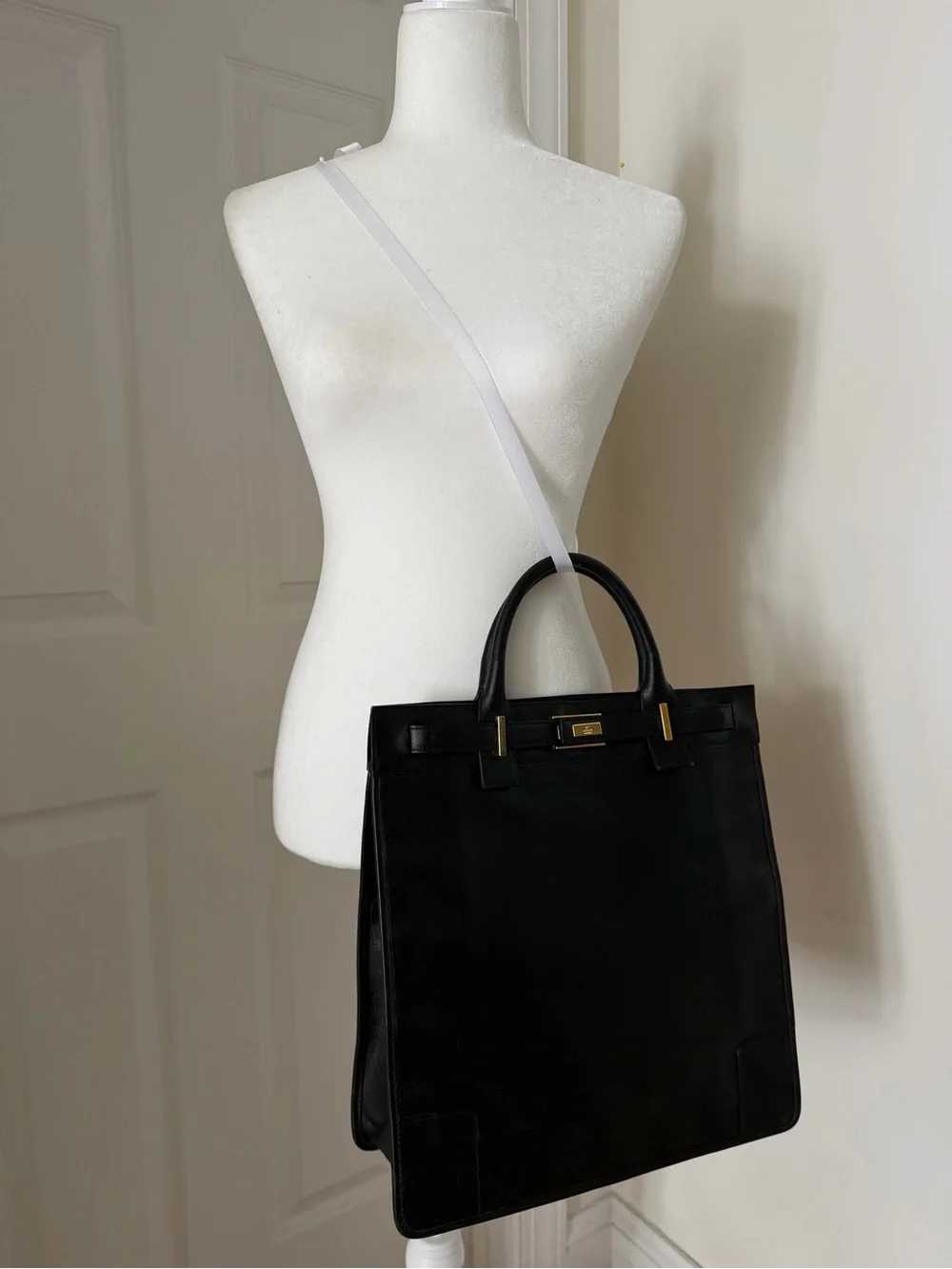 Authentic GUCCI Black Leather Top Handle Bag